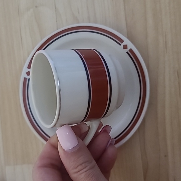 A set of 2 cups & saucers with red-maroon and black designs, and golden details - Picture 6 of 6